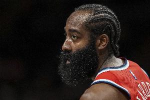 状态不错！哈登半场10中6砍并列最高16分 三分5中3&0失误